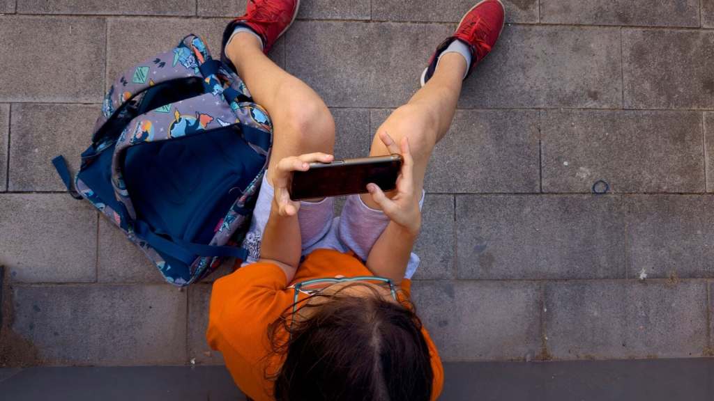 American parents want their children to have phones in schools